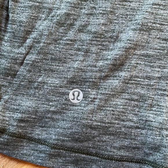 Size 6 Lululemon fitted tank - Picture 6 of 8